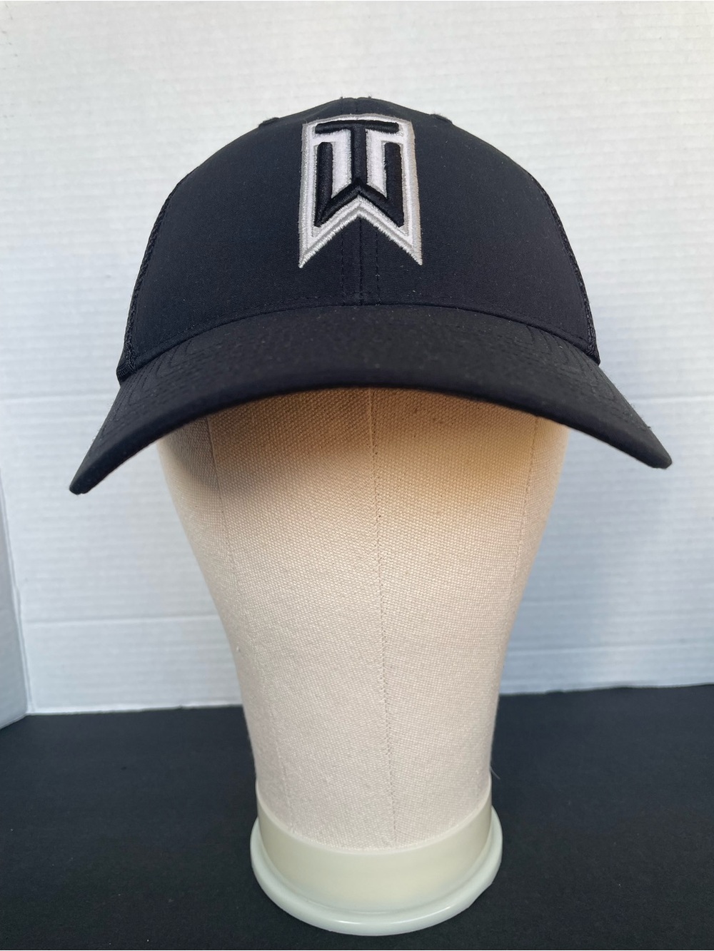 Nike Tiger Woods TW Golf Hat Fitted M/L Black Mesh Flexfit Performance Cap